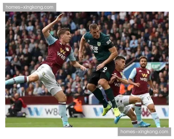 富勒姆下半场战术调整见效 威尔逊内切远射打破伯恩利密集防守